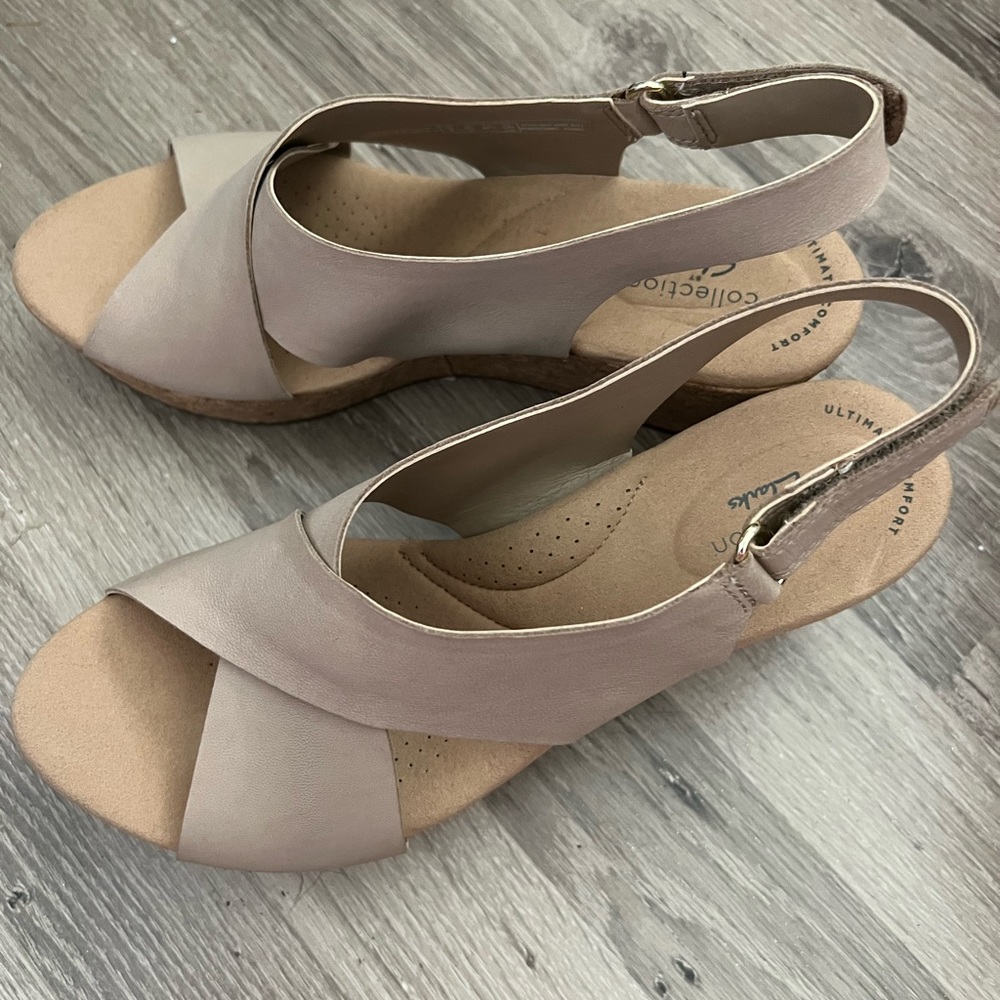 New Clarks Annadel Eirwyn Nude Sand Wedge Sandal. Size 8.5 W